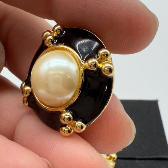 Vintage Gold & Black Enamel Clip-On Earrings With Faux Pearl Centerpiece - Picture 5 of 8